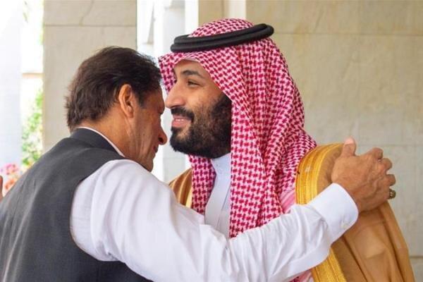 عمران خان وارد عربستان شد عمران خان وارد عربستان شد