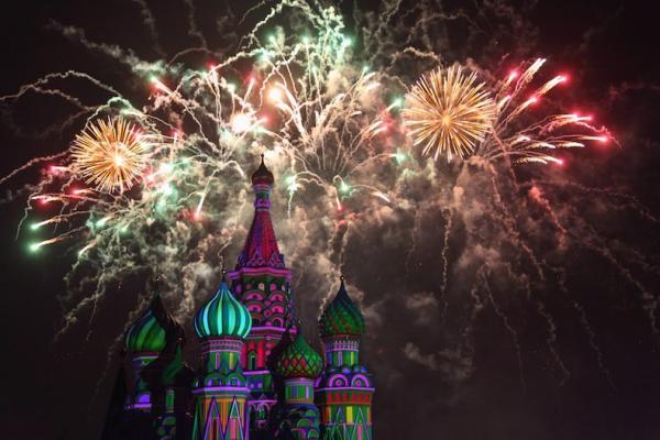 تور مجازی: آتش بازی در جشن پیروزی روسیه