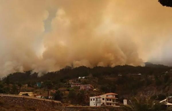 آتش سوزی خارج از کنترل در جزیره قناری اسپانیا